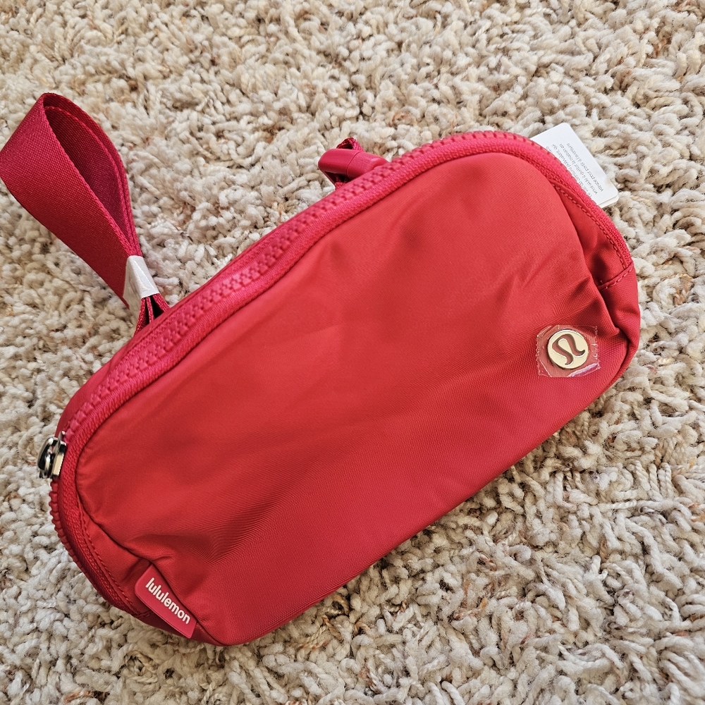 Lululemon Everywhere Belt Bag 1L